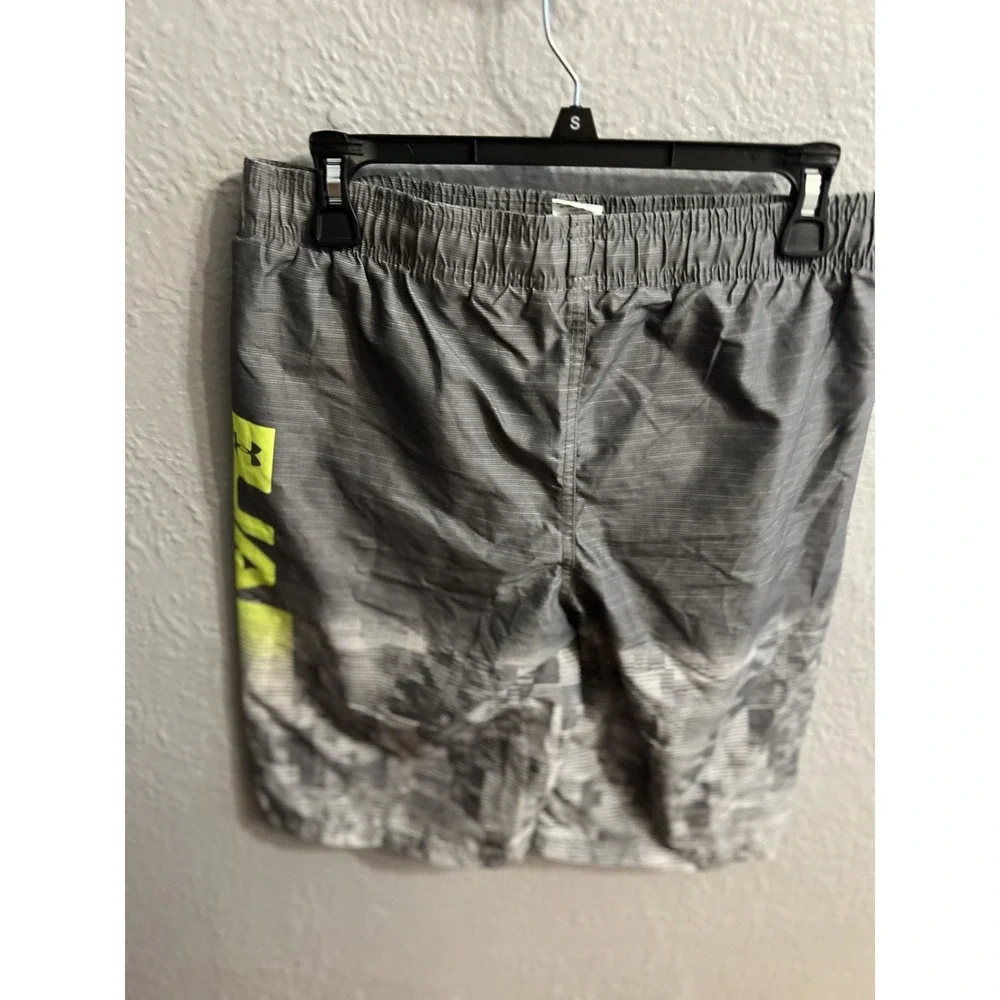 Boys Gray Under Armour YXL‎ Shorts Swim Trunks Shorts